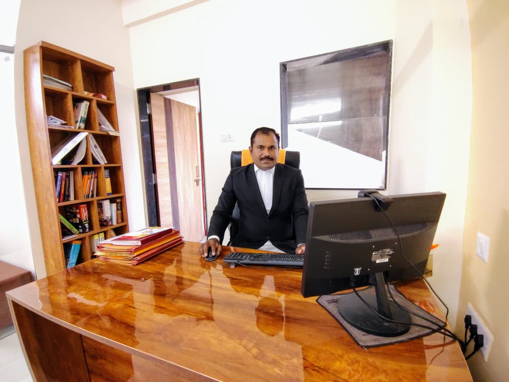divorce-lawyer-in-pune-office