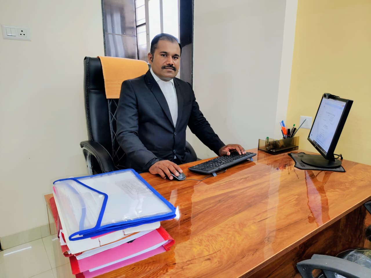 divorce-lawyer-in-pune-office